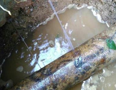 九原楼顶渗水维修公司分享下地暖漏水的原因及检测方法。